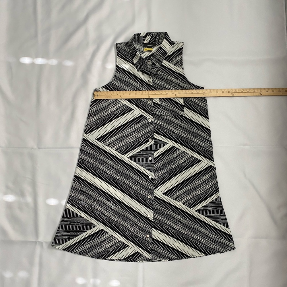 Like New! Alfani Dress Sleeveless - Picture 5 of 10